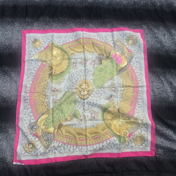 Hermes Scarf Casques et Plumets by Abadie 90 cm silk pink Carre helmet 35″ - Picture 9 of 10